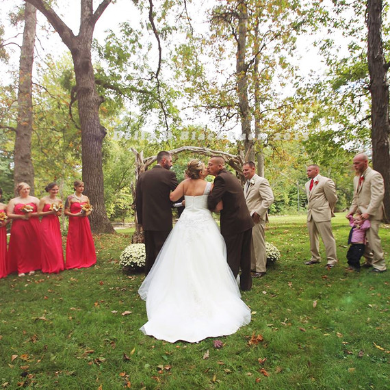 viral-wedding-news-dad-stepdad-walk-down-aisle-kiss-bride-0915.jpg
