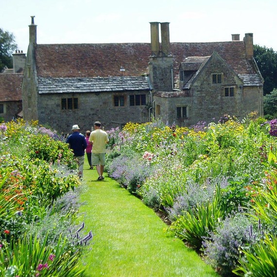 mottistone-manor-benedict-cumberbatch-sophie-hunter-wedding-venue.jpg