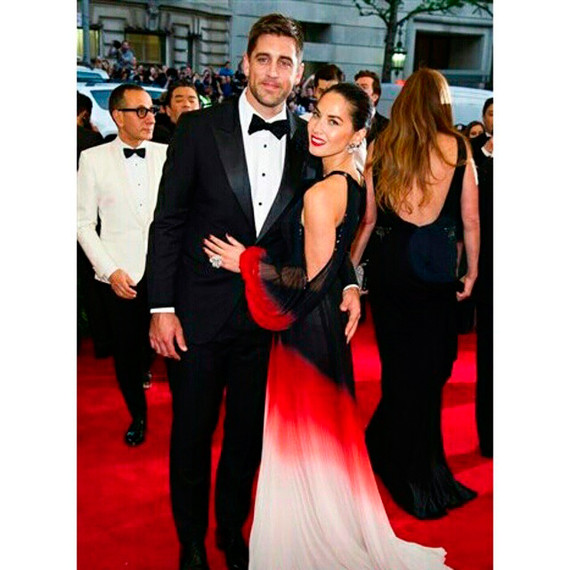 celebrity-couples-we-hope-get-engaged-olivia-munn-aaron-rodgers-1215.jpeg