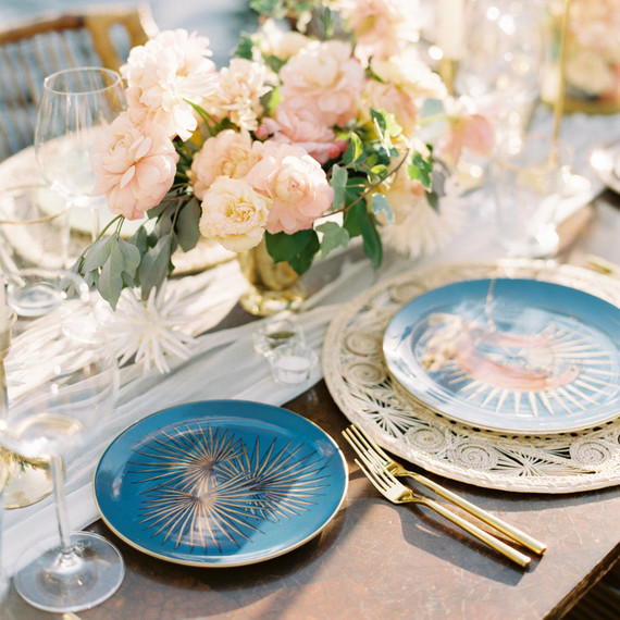 turks and caicos shoot erich mcvey tablescape blue plates florals turks and caicos shoot erich mcvey tablescape blue plates florals