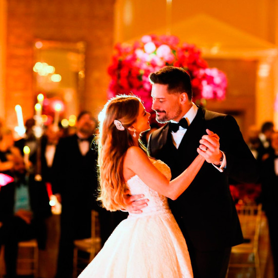 celebrity-wedding-moments-sofia-vergara-joe-manganiello-first-dance-1215.jpg