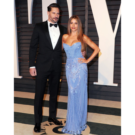 sofia-vergara-red-carpet-vanity-fair-oscar-party-with-joe-powder-blue-zuhair-murad-0815.jpg